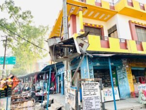 पुलिस चौकी के पास सौर ऊर्जा लाइटों की बैटरियां चोरी|